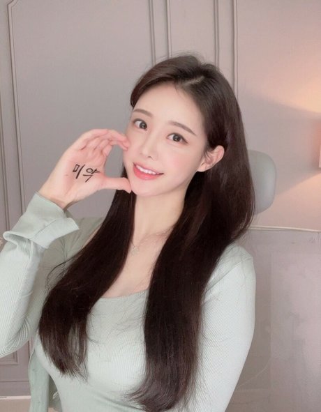 tamimi sexy model gallery