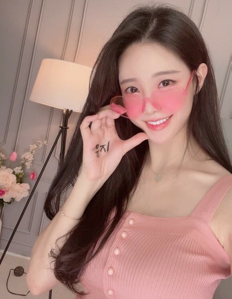 tamimi model high quality pic