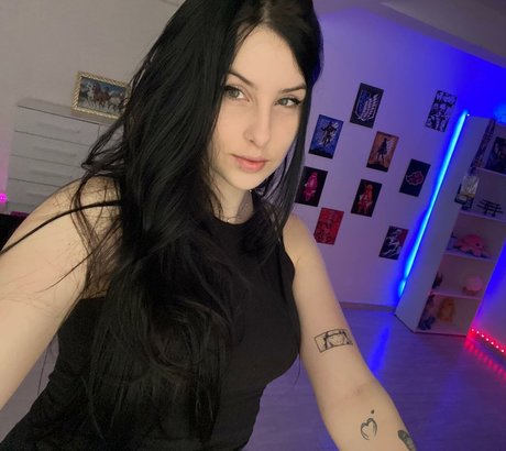 Marina Vozniak naked actress image