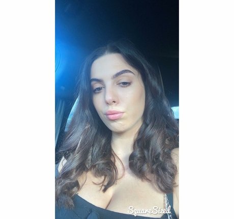 Chelsea Rowlinson model free pics