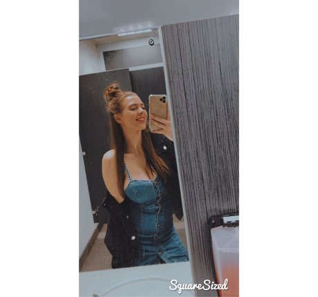 Chelsea Rowlinson nudes actress pictures