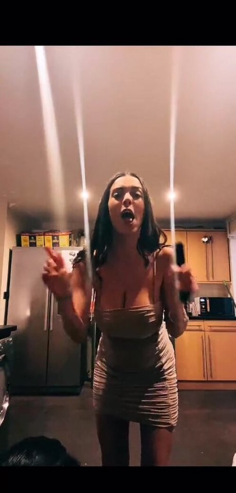 Chelsea Rowlinson perfect model img