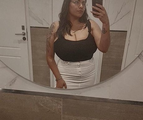 Marlii Rodriguez model art gallery