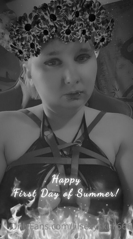 Skylar Rose Zombiez model sexy photo