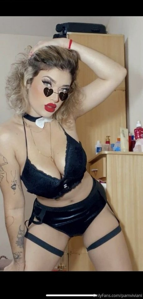 Pamviviani erotic model photo