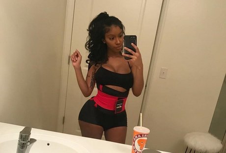 Realamarie model erotic photo