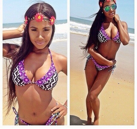 Realamarie naked star img