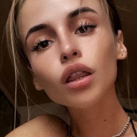 ksxaanx high quality model pic