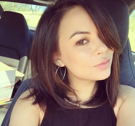 Janel Parrish star erotic photos