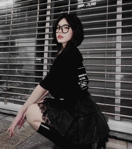 Luna Hwang model top img