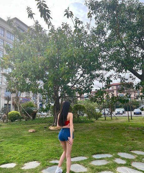 Luna Hwang high quality star image