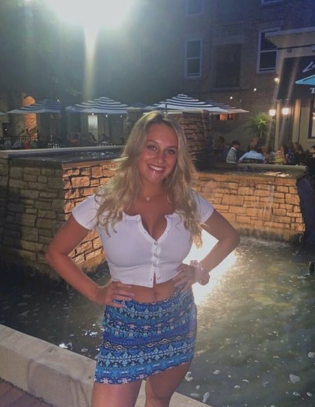 babe brunette onlyfans nice picture