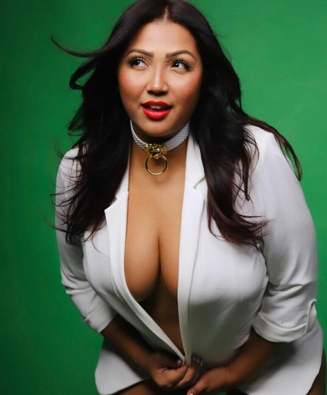 Aziastar adult model pic