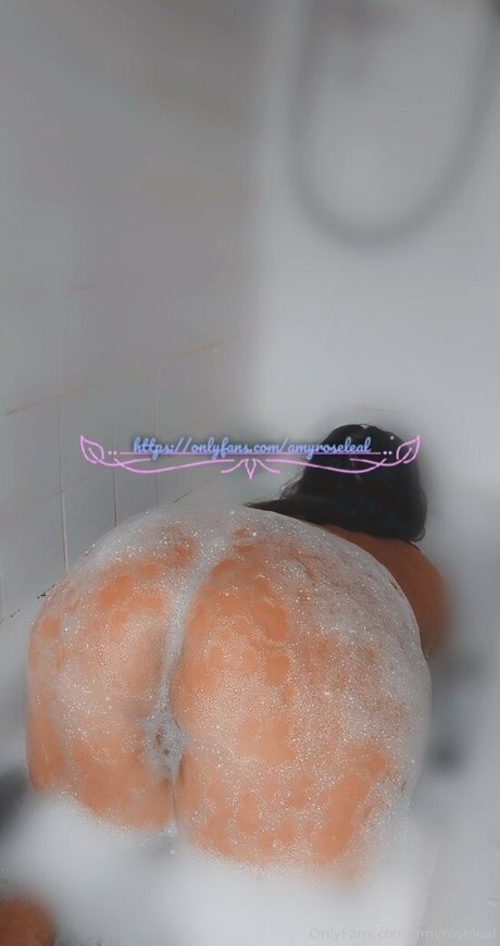 amyroseleal star hot image