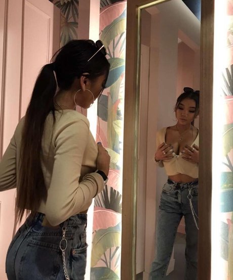 Kiimiiseokk star hot pic