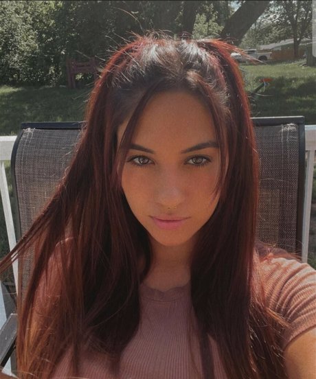 Rissaxtine model erotic photos