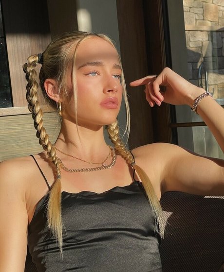 Mia Mastrov star pretty picture