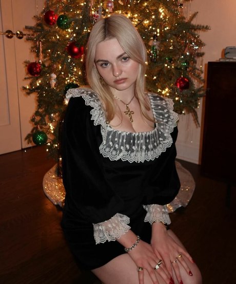 Morgan Lily adult star pics