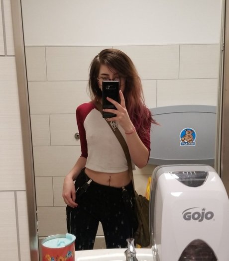 Cadybell model nude pic