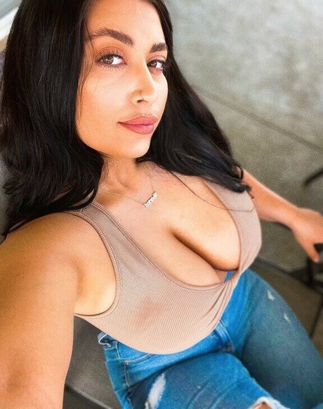 baerina hd model photo