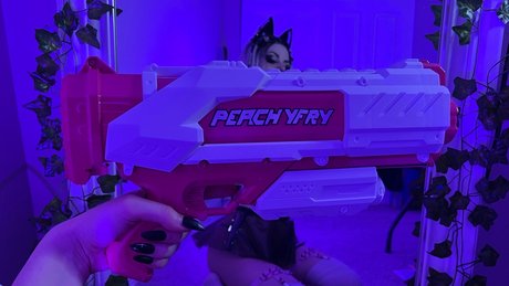 PeachyFry star xxx galleries