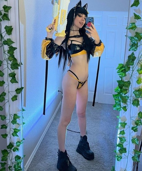 PeachyFry art model pics