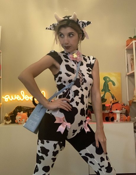 ASMR FrivolousFox beautiful actress pictures