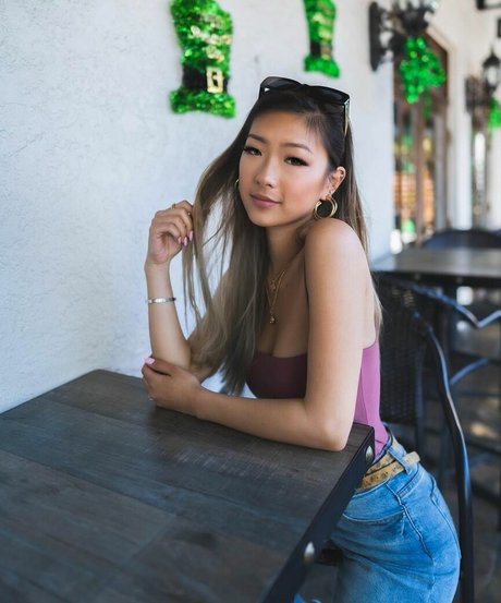 Gloriawuuu pornstar beautiful photo