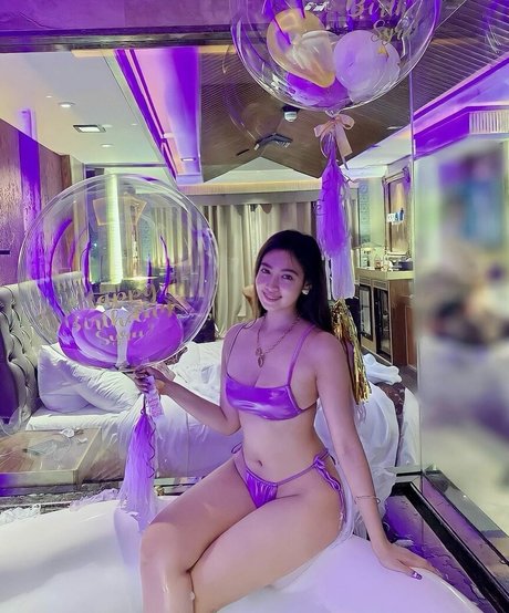 Syra Mariz art model archive