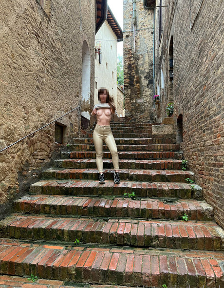 18 year old onlyfans nude images