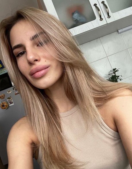 Kris Blow sexy actress pic