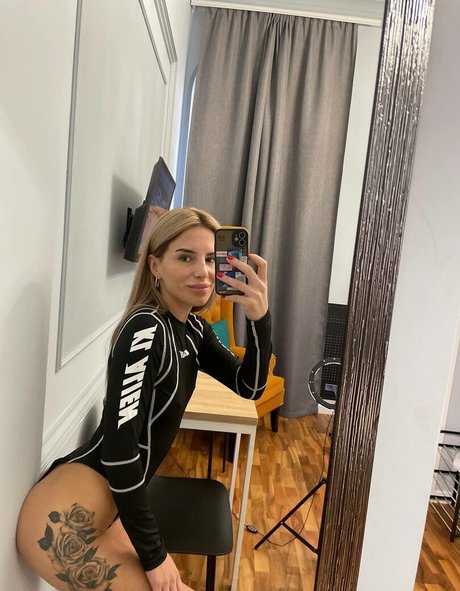 Kris Blow pornstar free photos