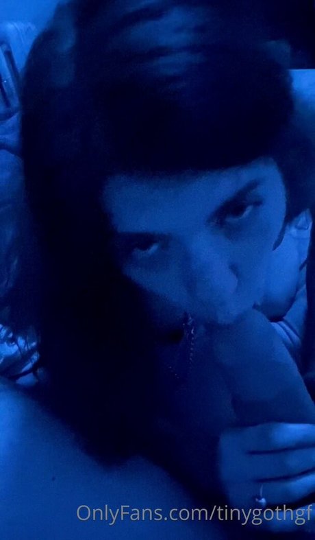 TInyGothGF pornstar high quality pictures