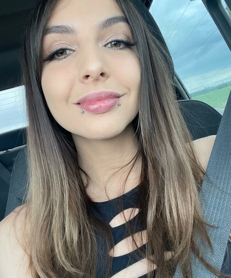 ChloeNight hd pornstar img