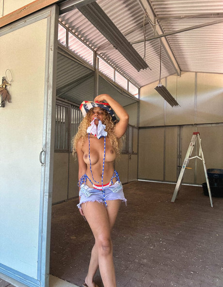 Helayna Marie model photos