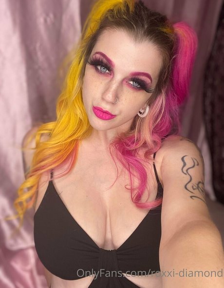 Roxxi Diamond nude actress archive