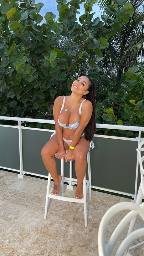 Queen Patrona model sexy pic