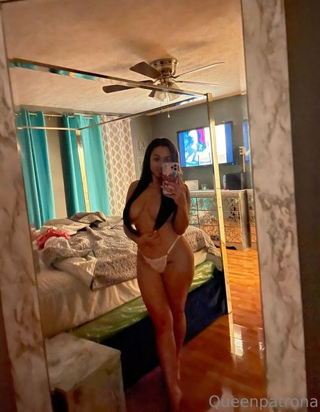 Queen Patrona model hot pics