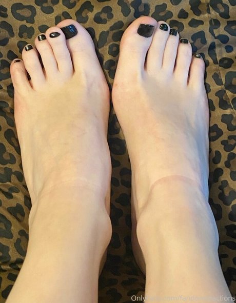 FandomReactions model xxx galleries