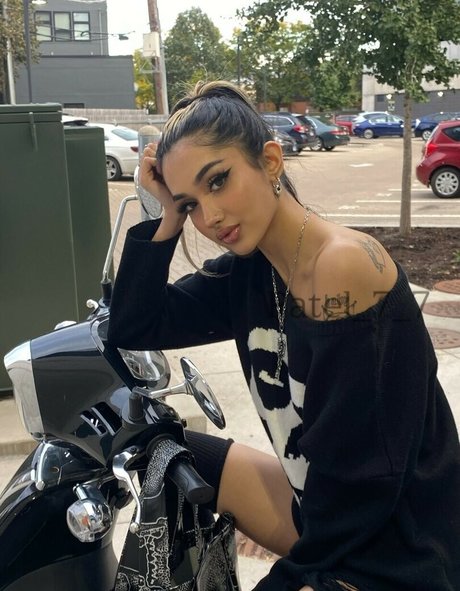 Vixenesha model nudes photos