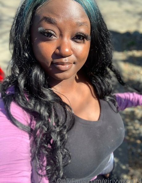 girlyvixxxen beautiful model images