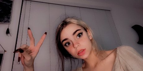 SkiddyKitty star pornographic picture