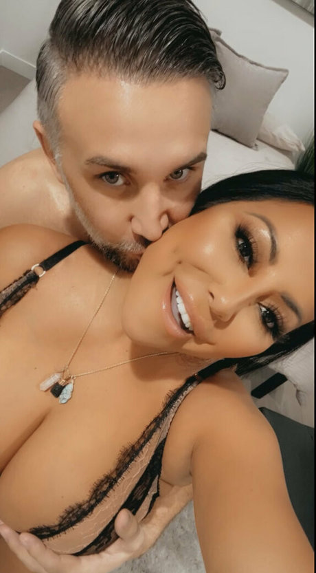 theonlykiaramia model sexy galleries