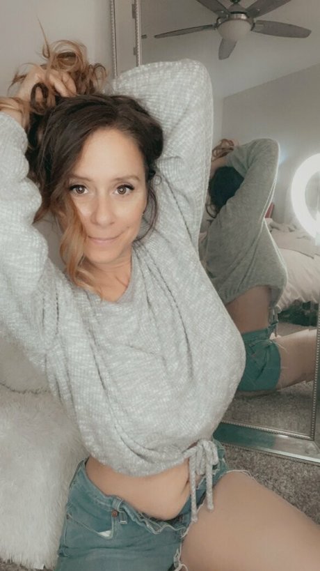 Sweettonii nice actress picture