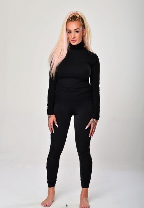 Daisy Lee model xxx pics