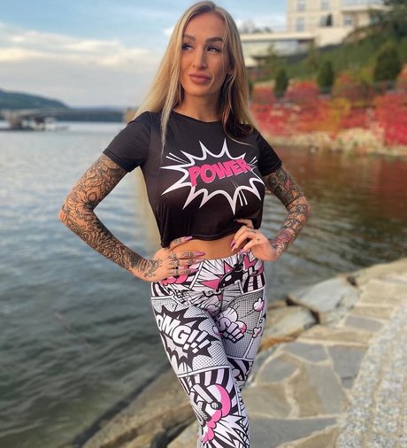 Daisy Lee pornstar perfect photo