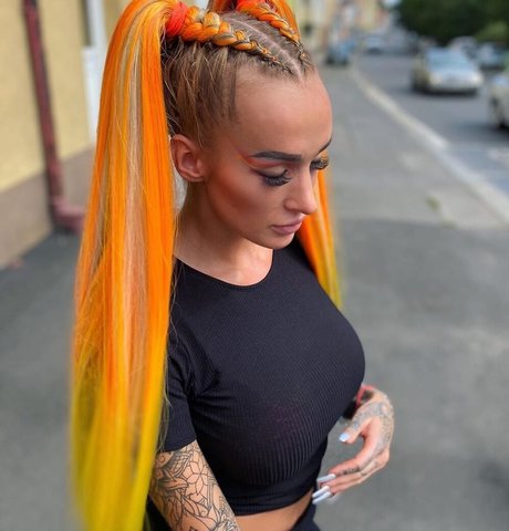 Daisy Lee sexy model pictures