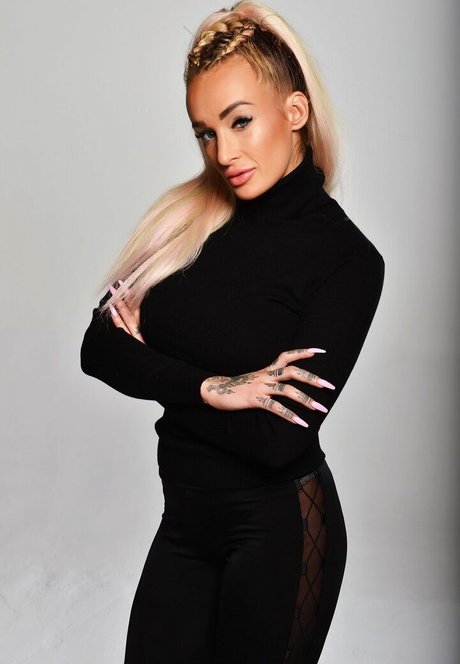 Daisy Lee model high quality pics