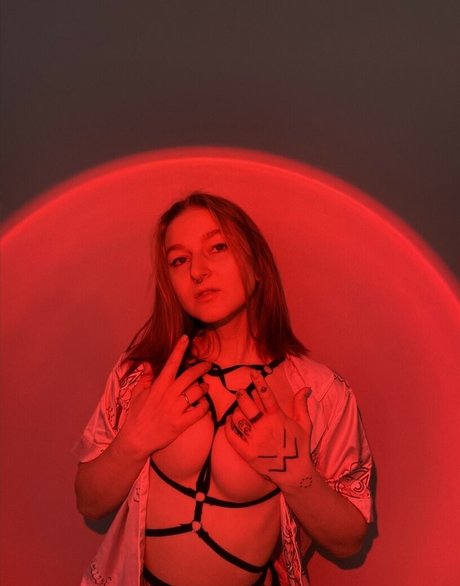 Lana Delmar nude actress pic