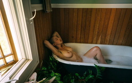 Kat Malone star top photo